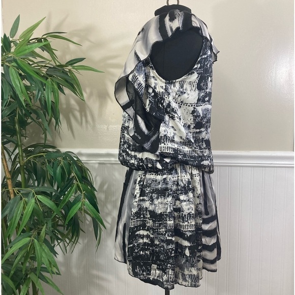 Forla Paris trendy, elastic drawstring‎ waist top. Size Medium - Picture 4 of 8